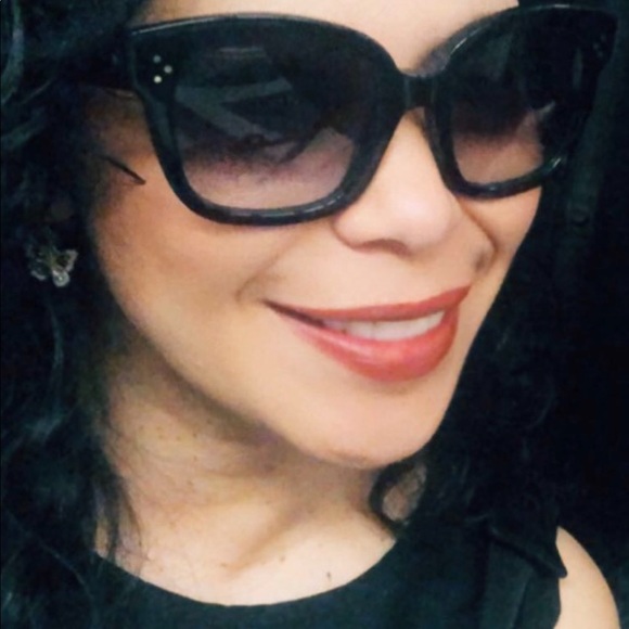 Meet your Posher, Dayana - Picture 1 of 1